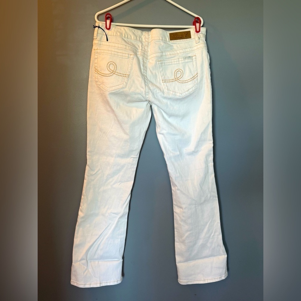 Se7en NWT White Denim Boot Cut Jeans with Embroidered Back‎ Pockets